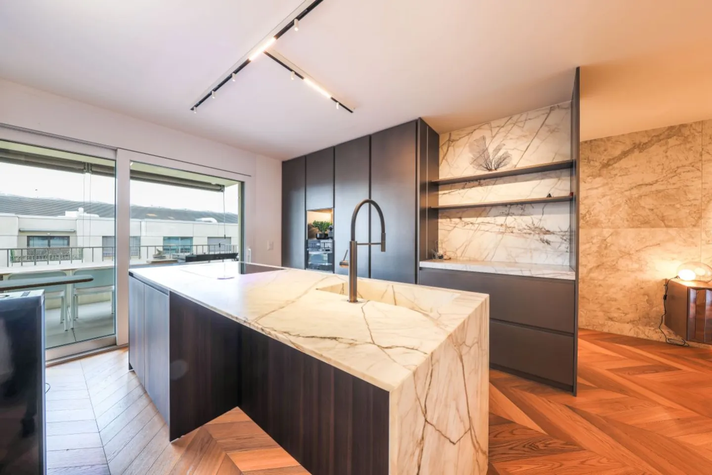 Centerpiece for this beautiful 3.5-room apartment in Nyon - Photo 3 of 11