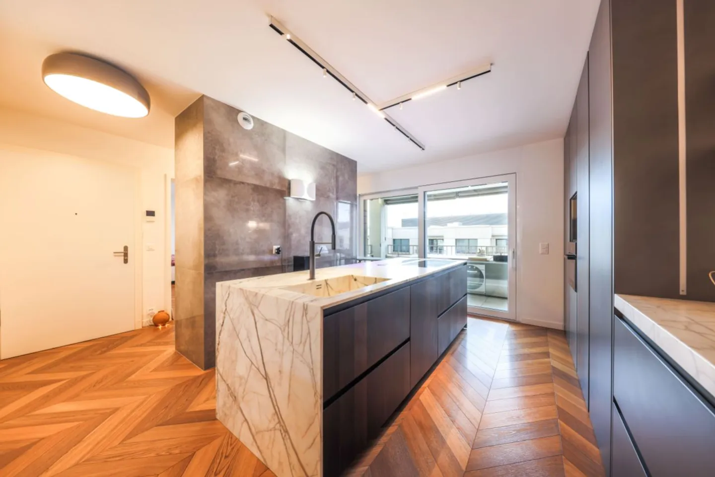 Centerpiece for this beautiful 3.5-room apartment in Nyon - Photo 5 of 11