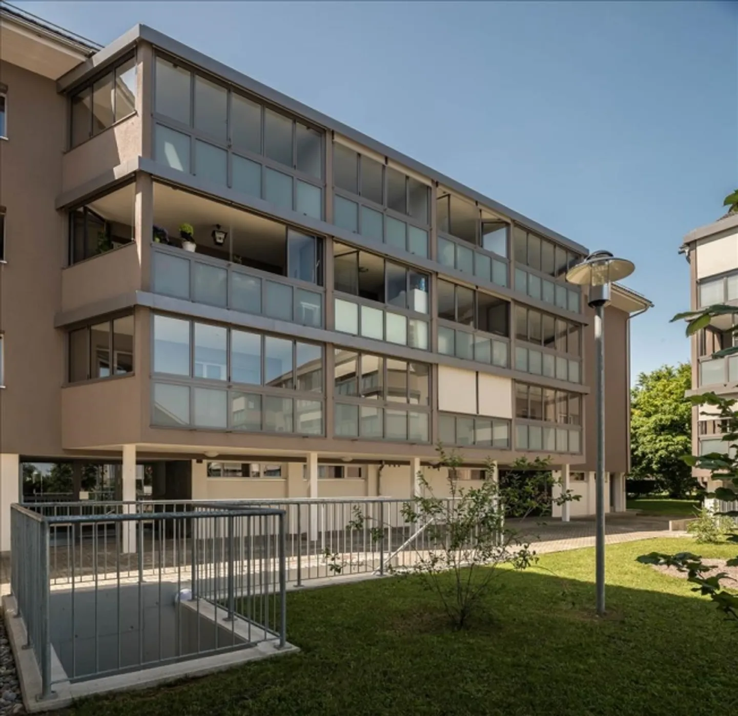 «Ici se termine votre recherche d'appartement!» - Photo 1 sur 10