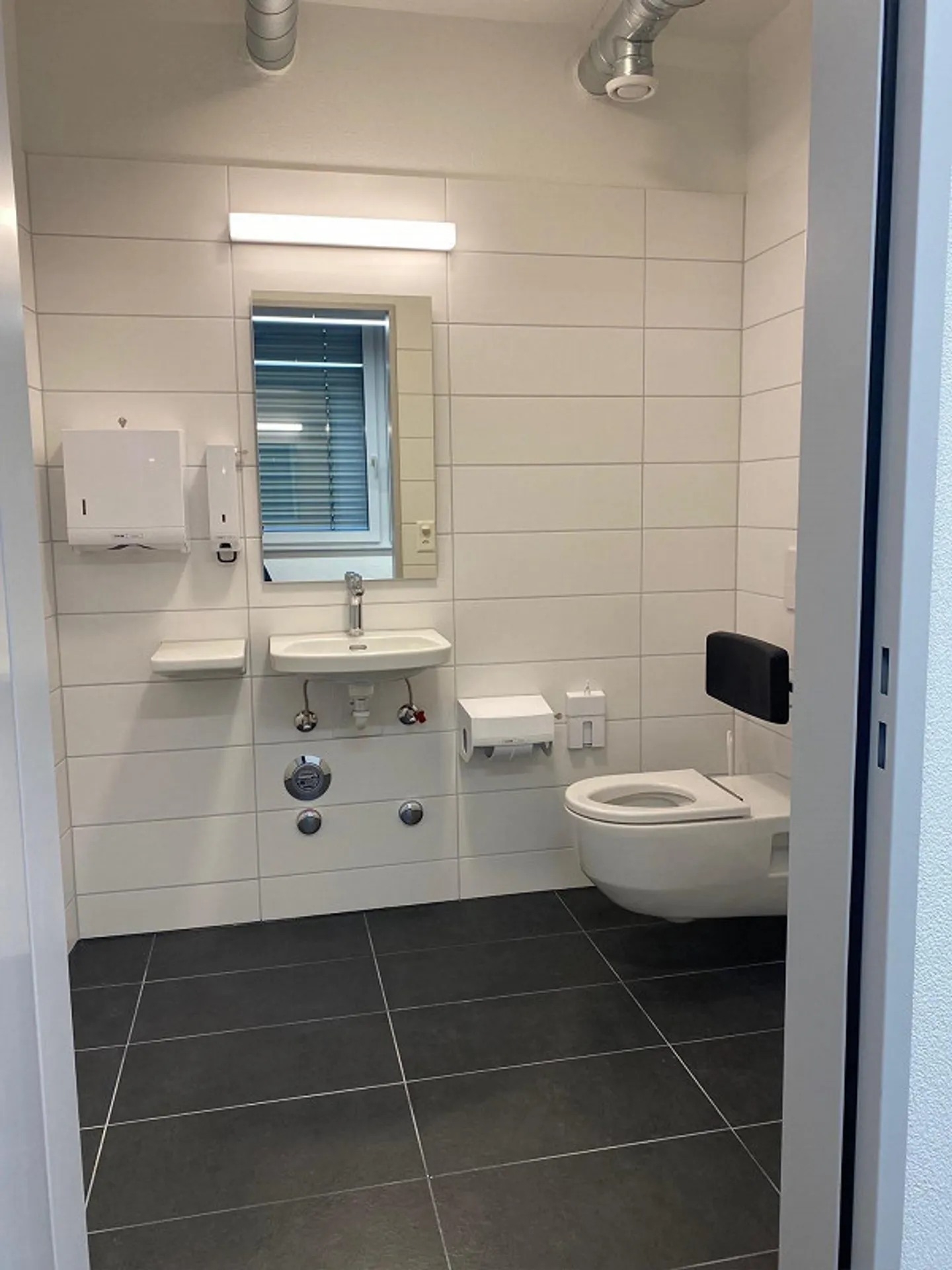 Attractive office space in the heart of Burgernziel - Photo 9 of 12
