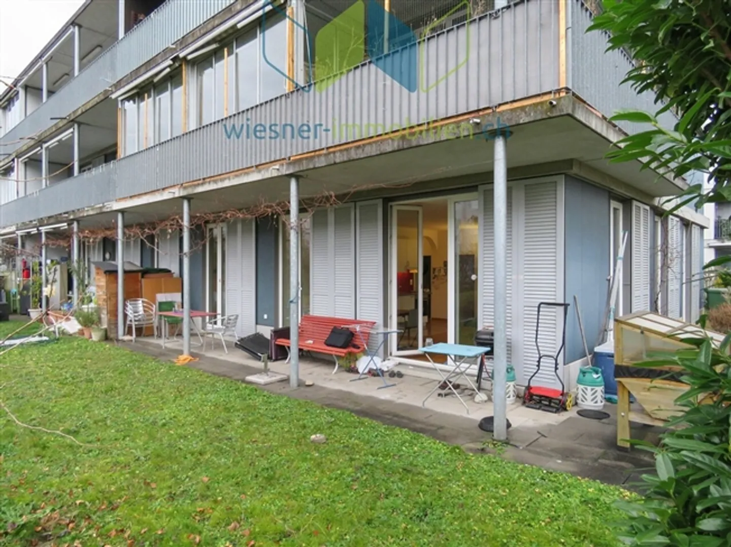 APPARTEMENT DE 3 CHAMBRES DANS UN EMPLACEMENT IDÉAL AU REZ-DE-CHAUSSÉE AVEC JARDIN - Photo 1 sur 7