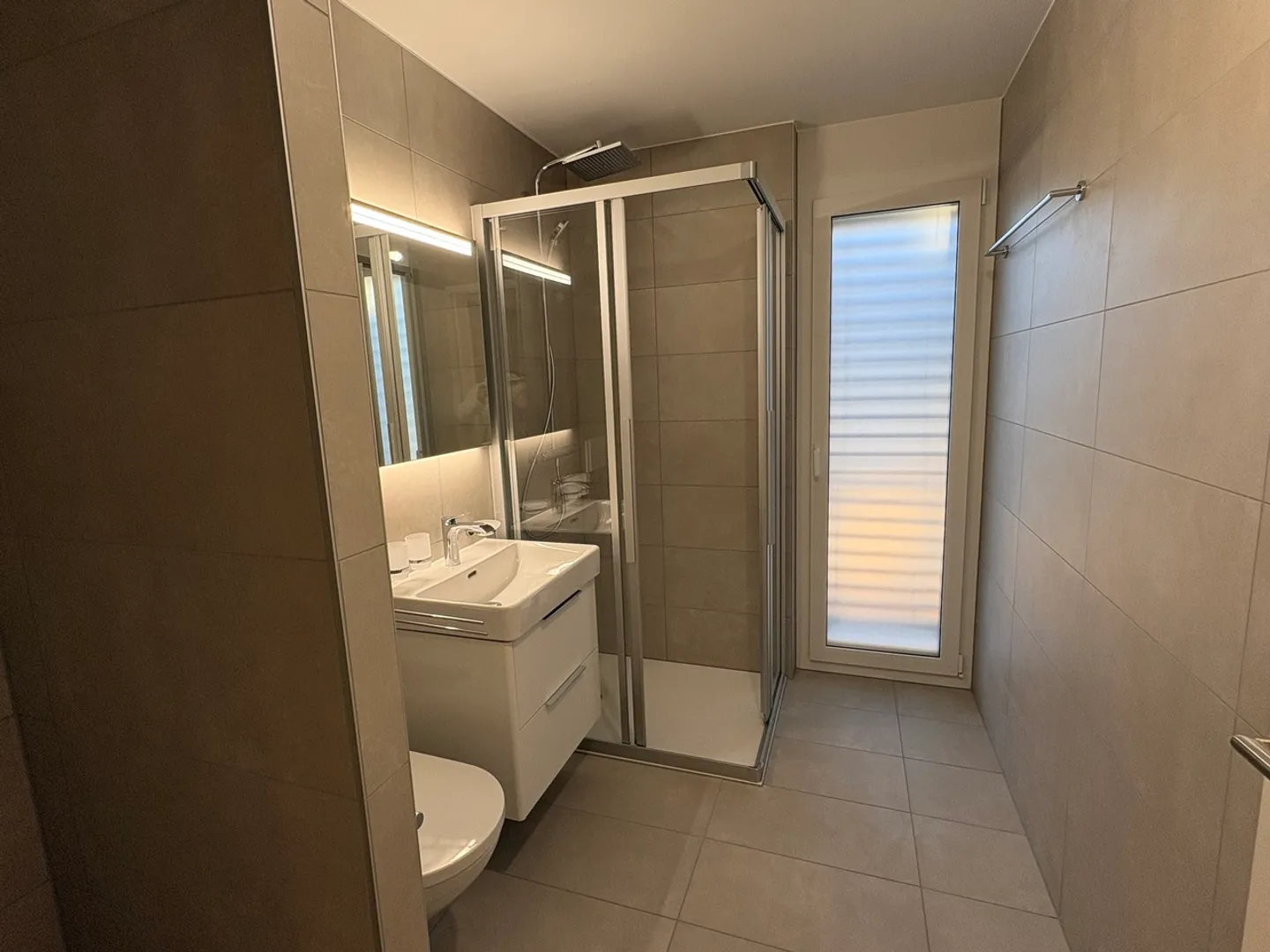 4.5 Room New Build on the Ground Floor with Garden, Ideal for a Family - Photo 3 of 10