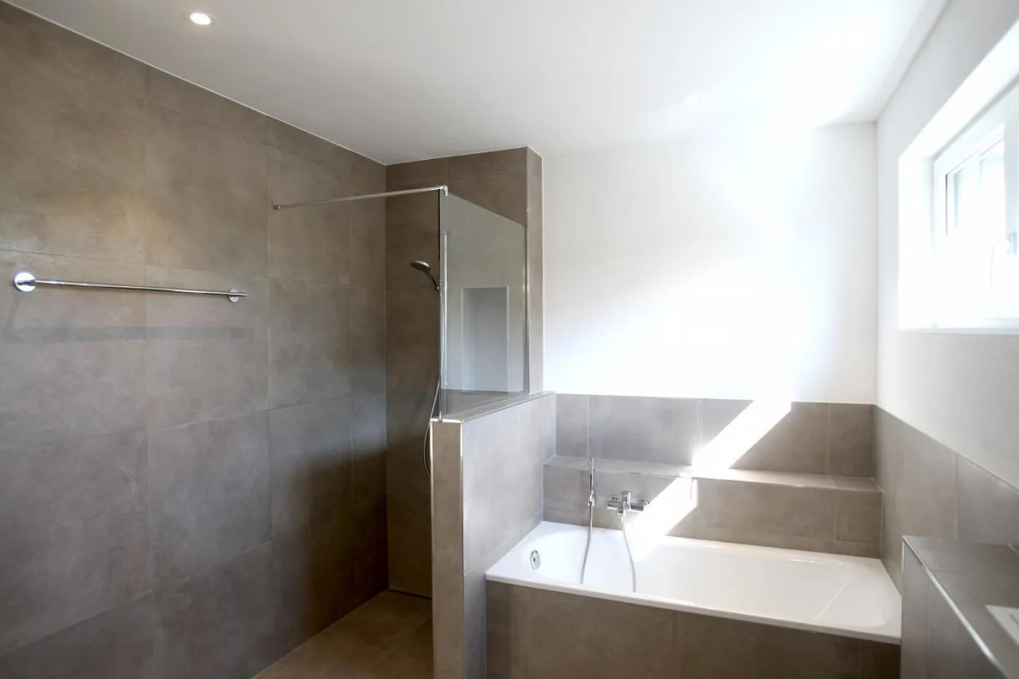 Moderne 3.5 Zimmer-Wohnung - Foto 5 von 7