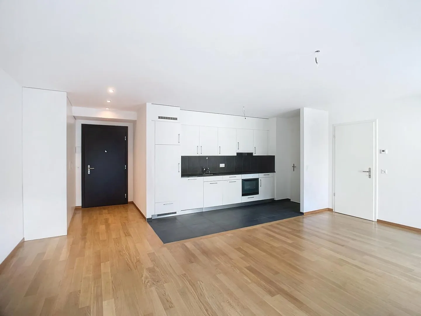 2.5 Room Apartment - Photo 1 of 6