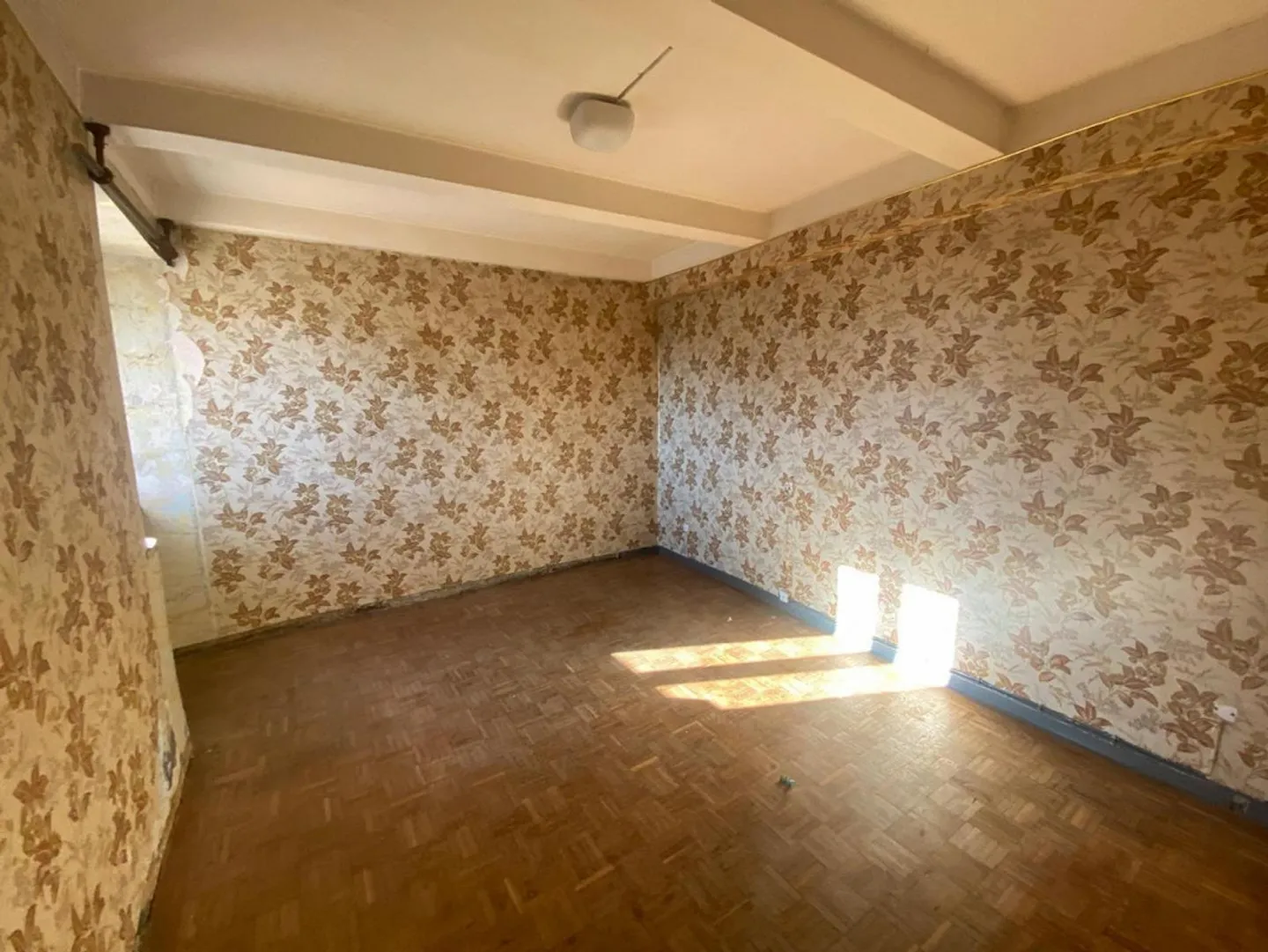 Maison de village de 4 pièces à rénover / maison à restaurer dans le noyau - Photo 4 sur 23