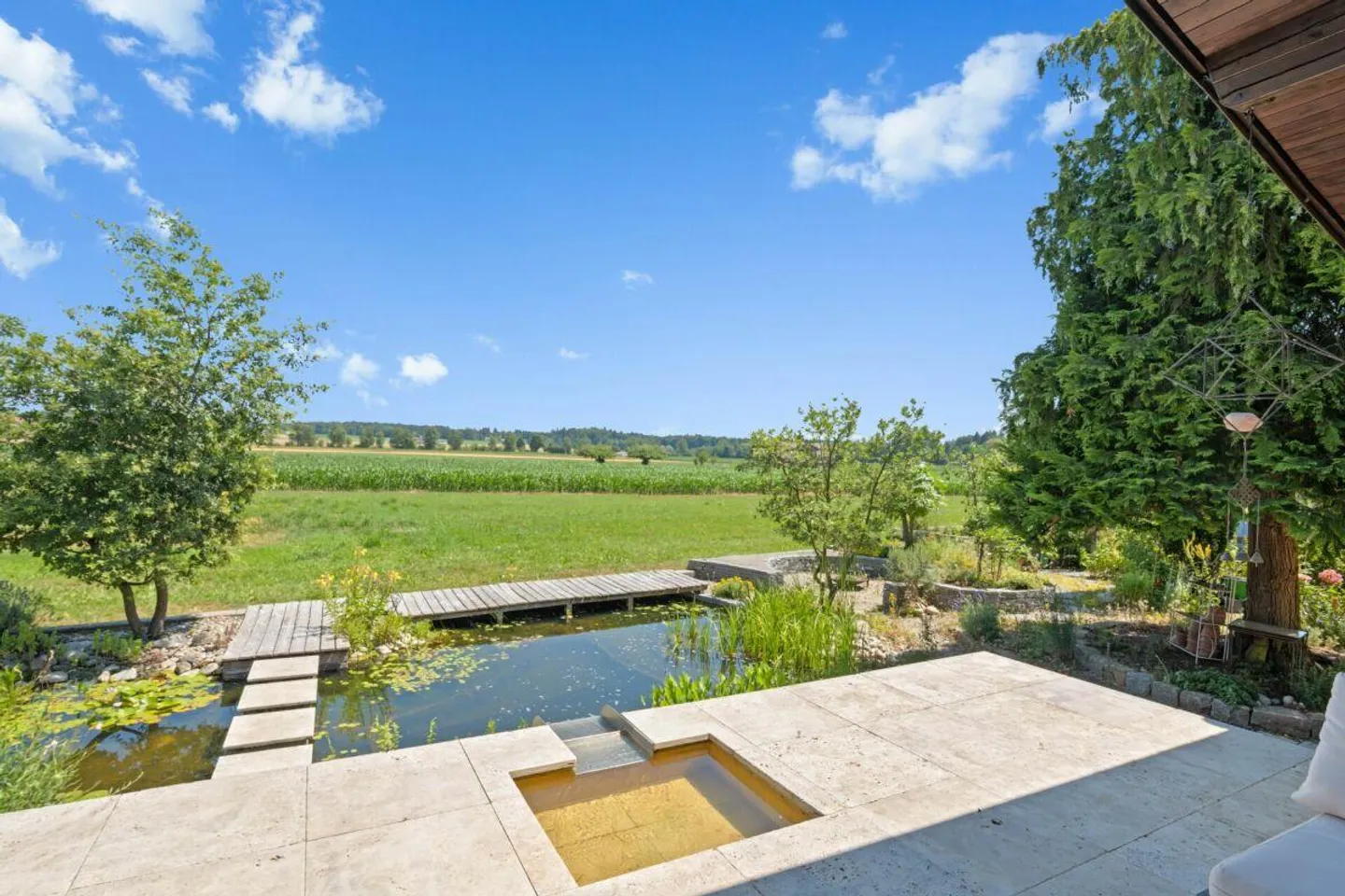 Unique panoramic view and beautiful garden - Photo 3 of 14