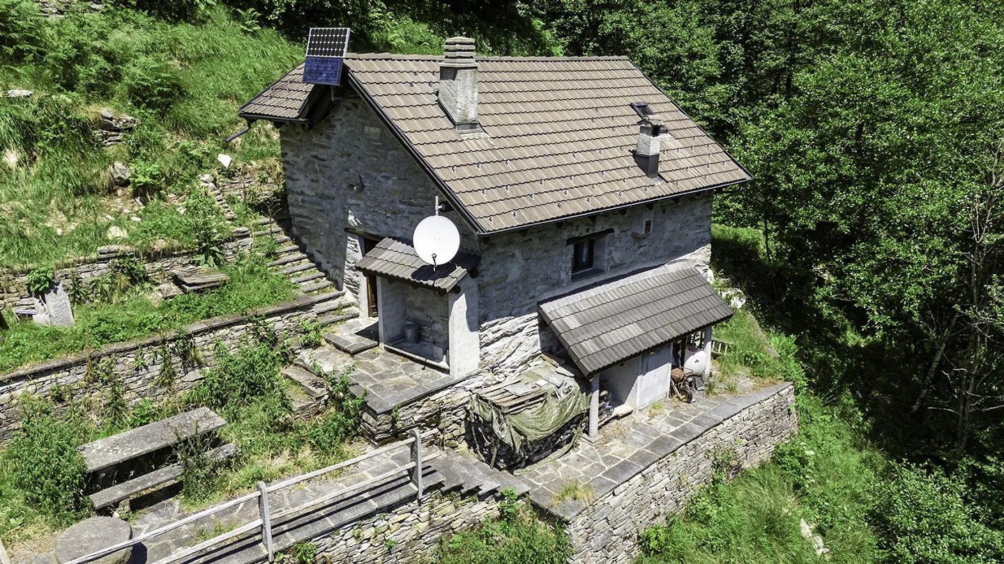 Rustico in Pietra in un Paesaggio Montano Idilliaco - Foto 2 di 29