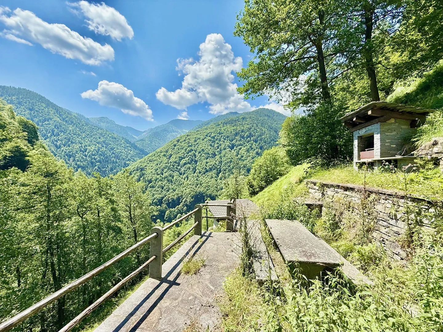 Rustico in Pietra in un Paesaggio Montano Idilliaco - Foto 4 di 29