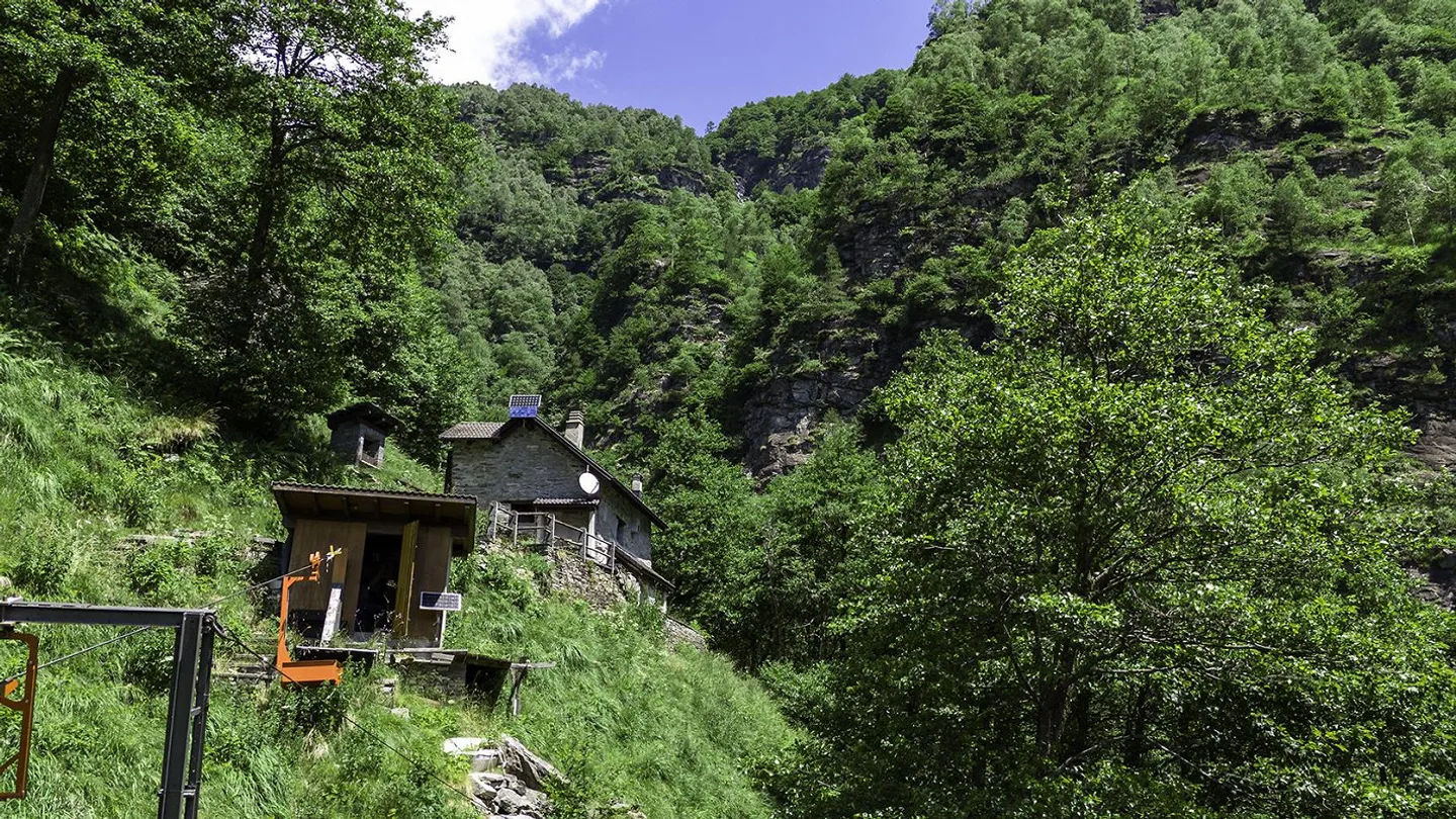 Rustico in Pietra in un Paesaggio Montano Idilliaco - Foto 17 di 29