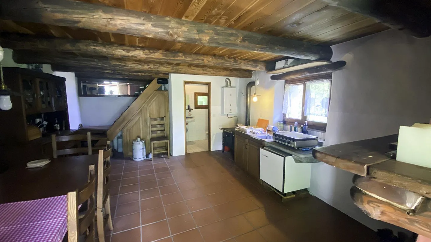 Rustico in Pietra in un Paesaggio Montano Idilliaco - Foto 6 di 29