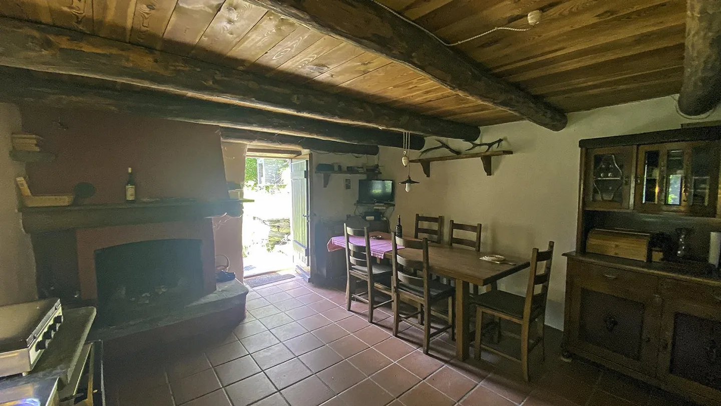 Rustico in Pietra in un Paesaggio Montano Idilliaco - Foto 7 di 29