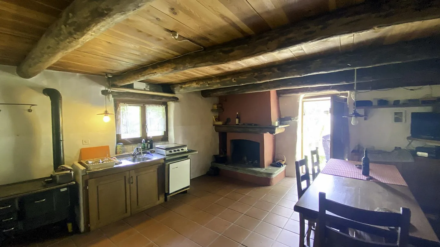Rustico in Pietra in un Paesaggio Montano Idilliaco - Foto 8 di 29