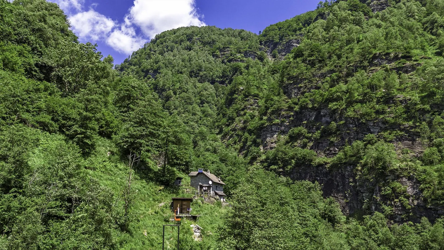 Rustico in Pietra in un Paesaggio Montano Idilliaco - Foto 20 di 29