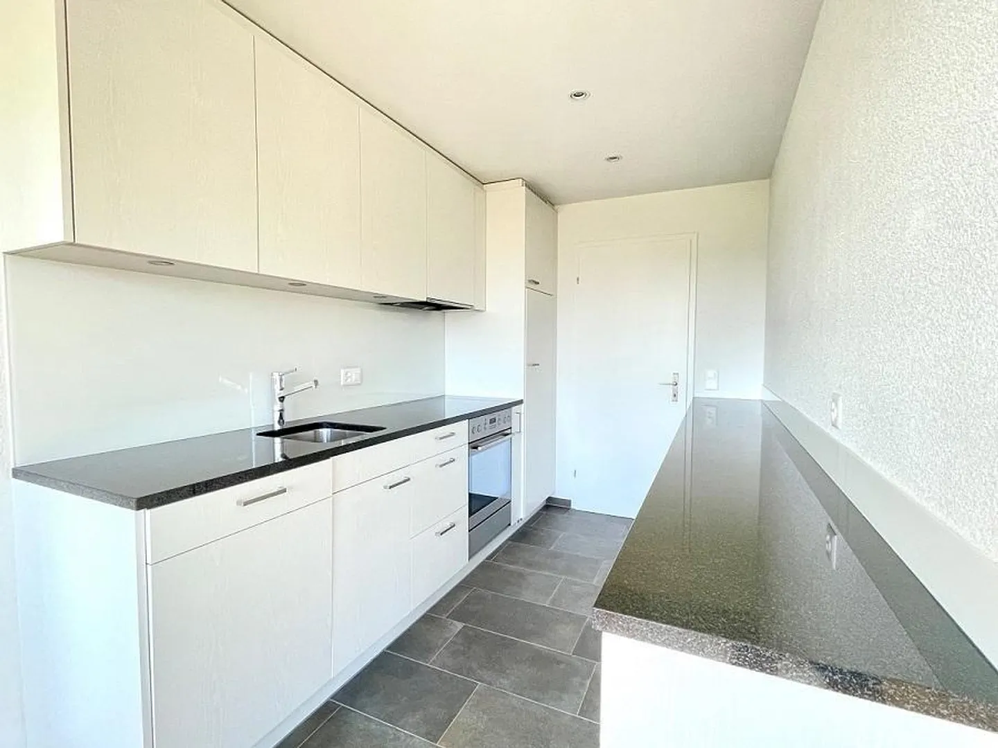 Beautiful 4.5-room apartment in Boll - Photo 2 of 6