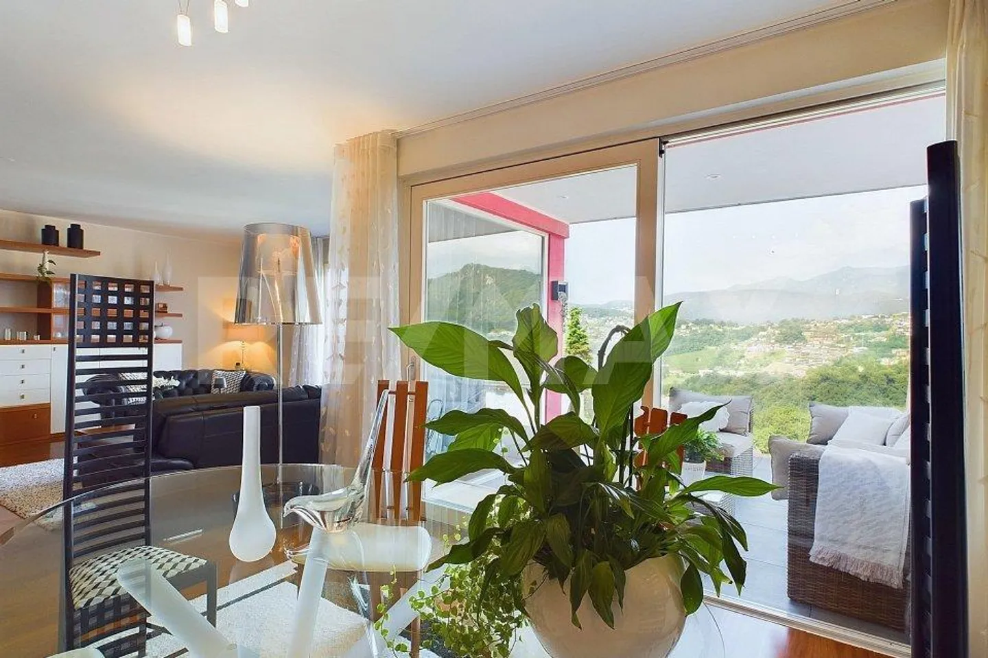 LUGANO-DAVESCO: Casa luminosa e moderna con vista mozzafiato - Foto 4 di 13