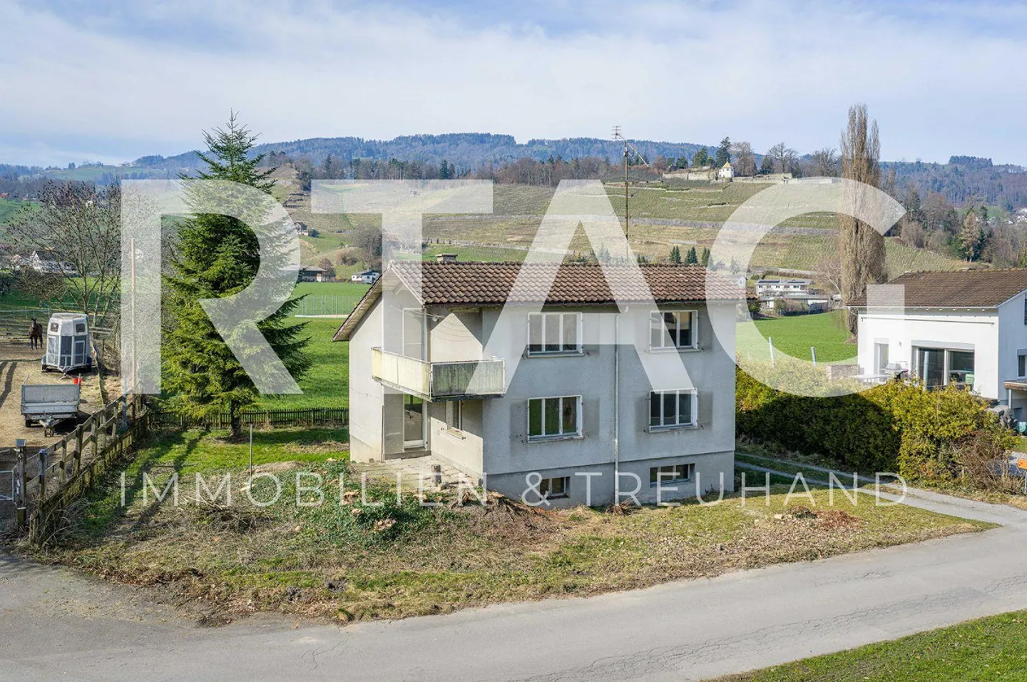 Single-family house - Photo 1 of 11