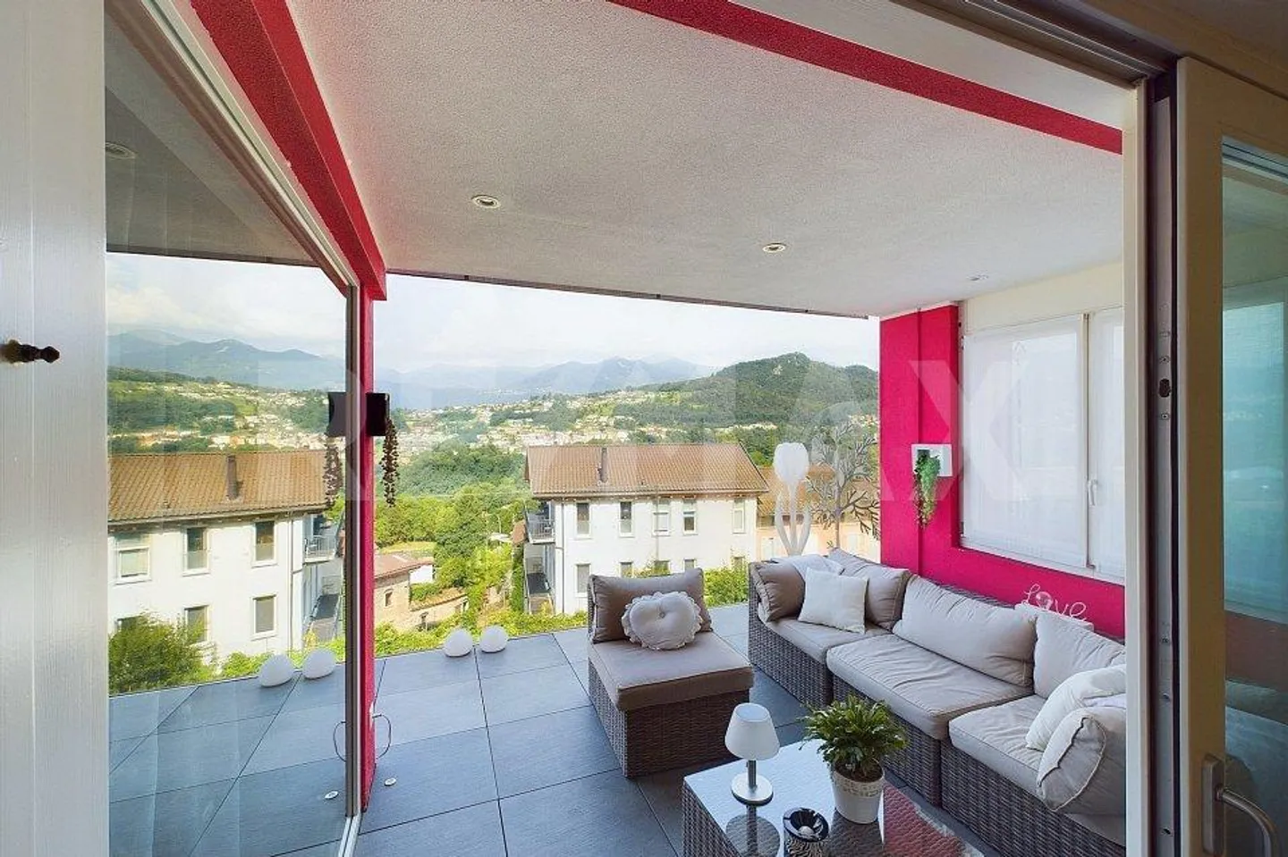 LUGANO-DAVESCO: Casa luminosa e moderna con vista mozzafiato - Foto 3 di 13