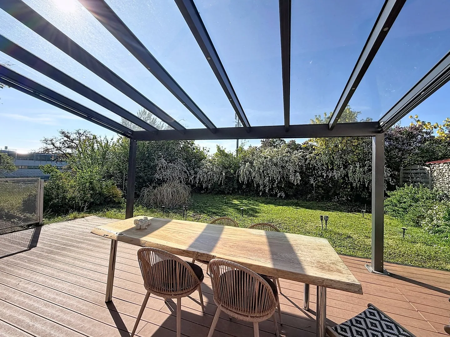 Dream house in Neuchâtel with intimate garden and covered terrace - Photo 11 of 11