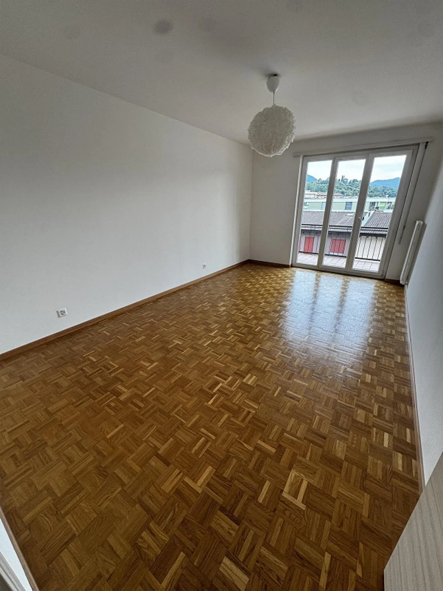 Appartamento luminoso 3.5 locali a Sorengo - Foto 3 di 7