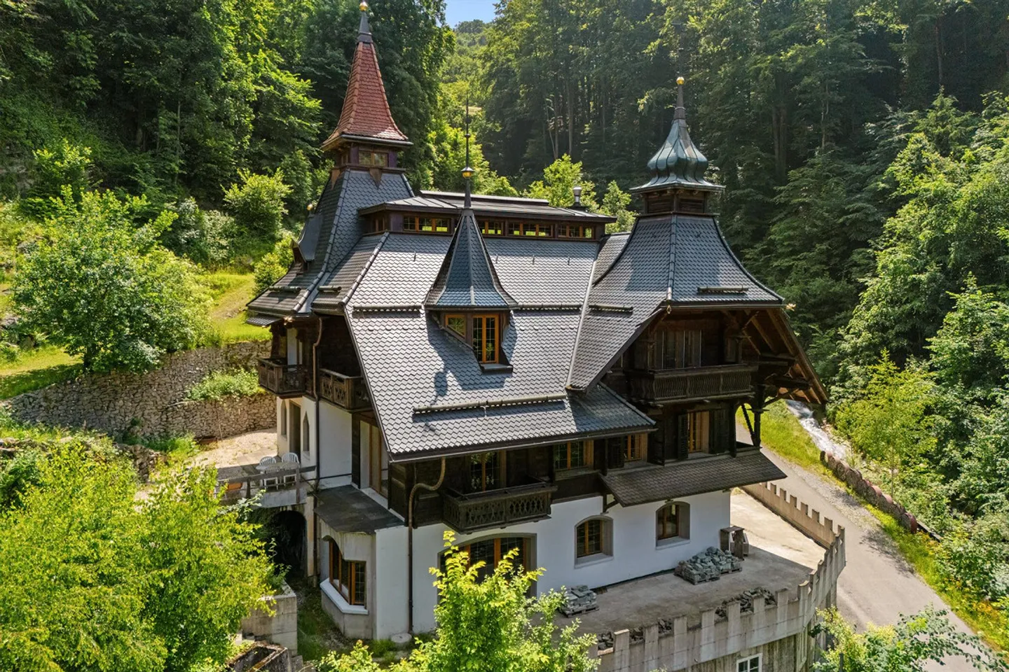 Historical Villa Newly Created - Exclusivity Meets Space - Photo 5 of 5