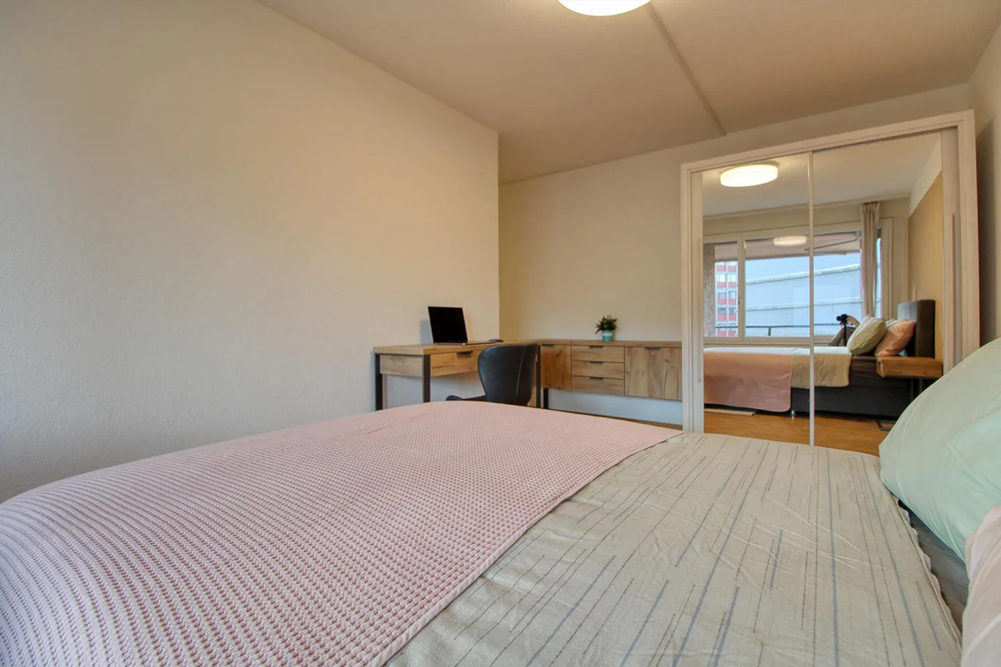 Beautiful Rooms in Prime Location Near Sihlcity - Photo 3 of 11