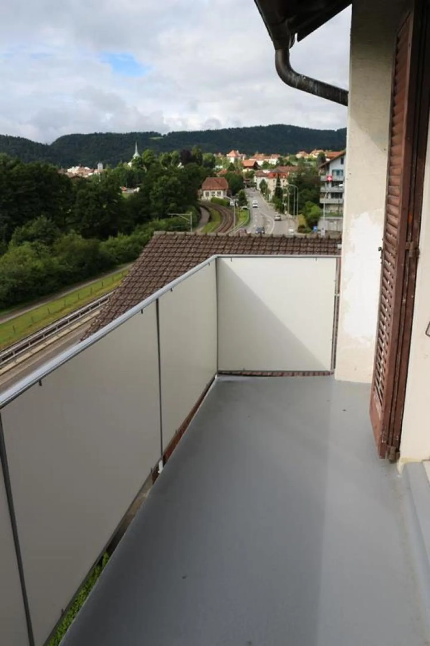 Appartement rénové avec balcons - Photo 5 sur 8