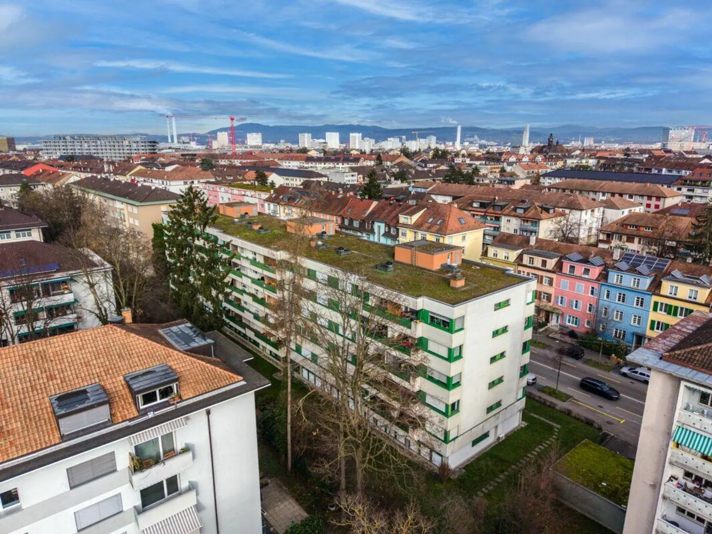 Moderne 2.5-Zimmer Eigentumswohnung mit grossem Balkon und Parkplätzen - im Baurecht - Foto 1 von 12