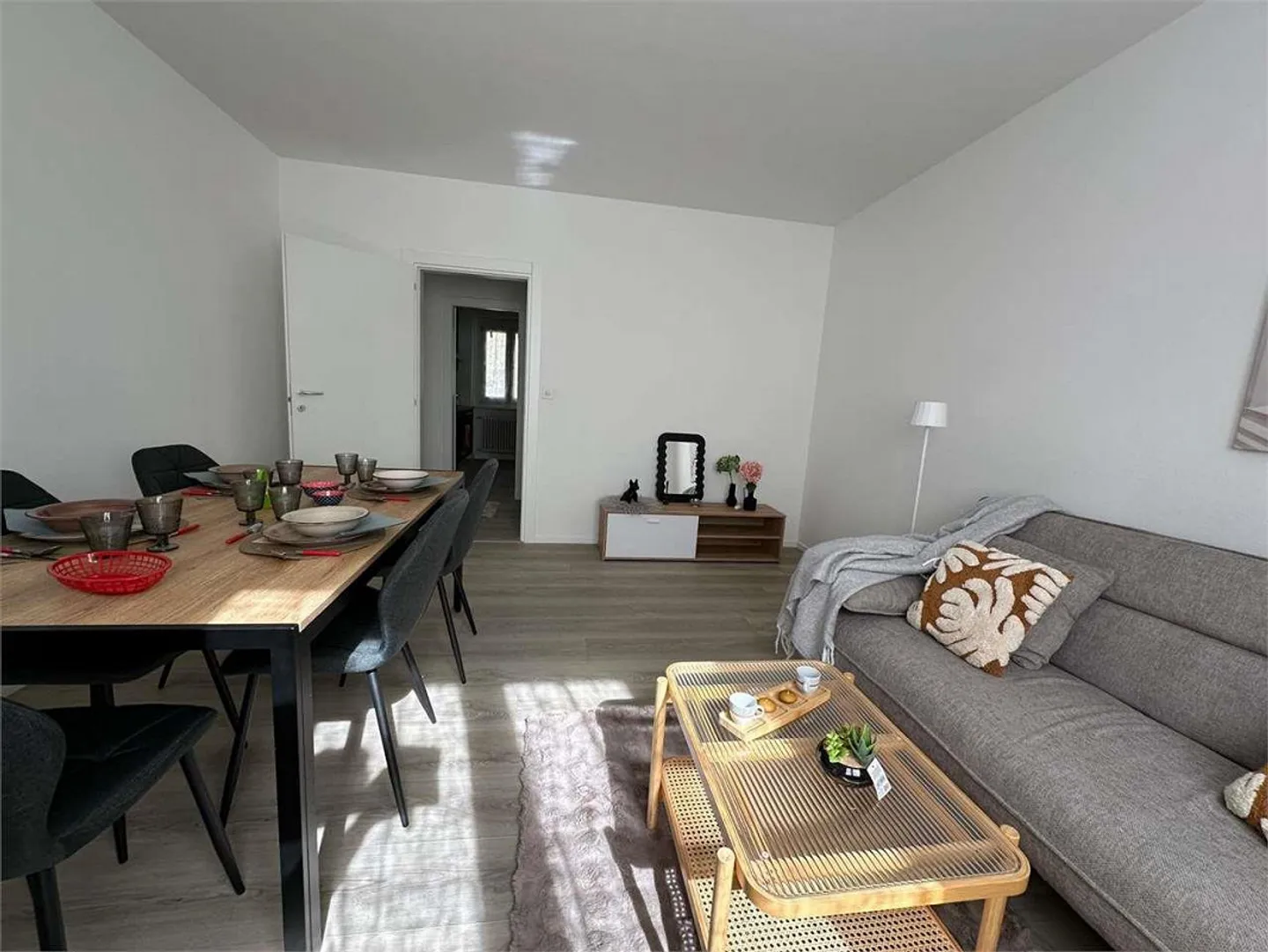 Bodio, excellent 3.5 with balcony and open view - Photo 1 of 13