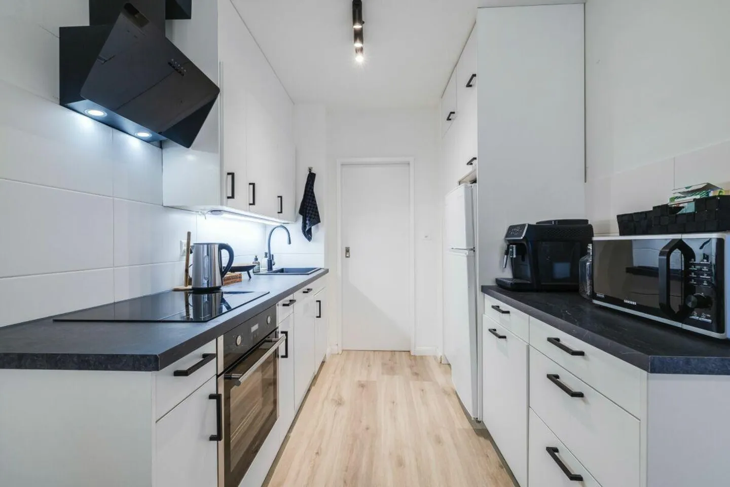 Moderne 2.5-Zimmer Eigentumswohnung mit grossem Balkon und Parkplätzen - im Baurecht - Foto 5 von 12