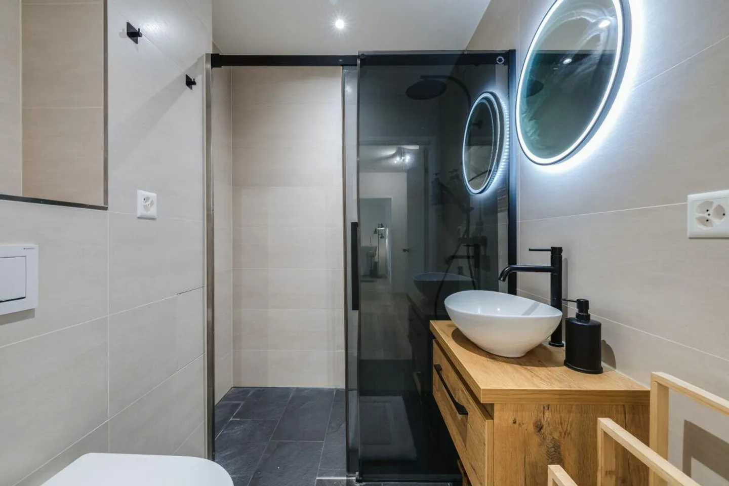 Moderne 2.5-Zimmer Eigentumswohnung mit grossem Balkon und Parkplätzen - im Baurecht - Foto 7 von 12