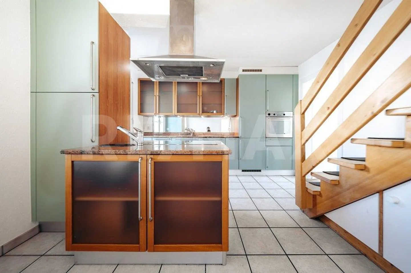 Maisonette spacieuse de 5,5 pièces avec caractère de maison individuelle dans un emplacement central - Photo 2 sur 13