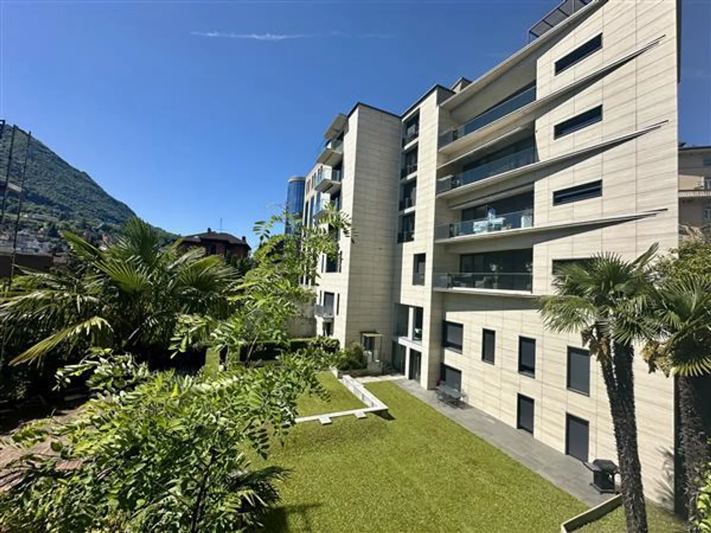 Lugano: 2.5-Room Apartment - Photo 1 of 12