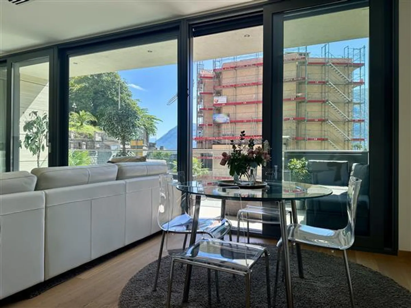 Lugano: 2.5-Room Apartment - Photo 2 of 12