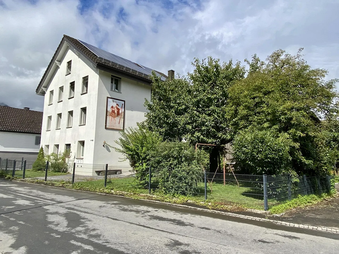 Gemütliche 4½-Zimmer-Wohnung in gepflegtem 3 Familienhaus - Foto 1 von 16