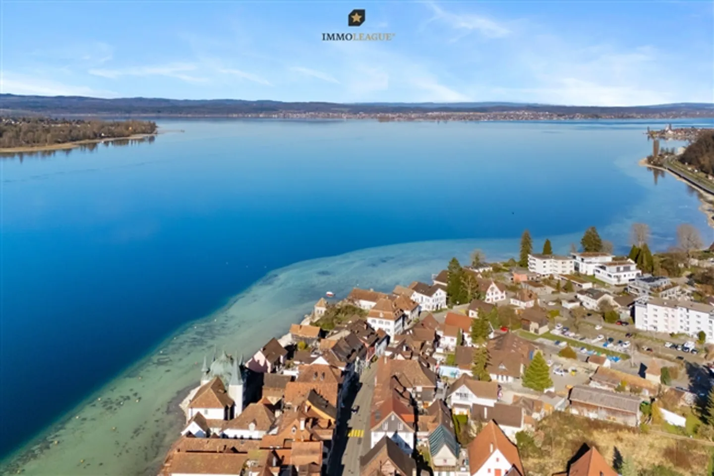 Un joyau rare avec un accès direct au lac. - Photo 9 sur 11