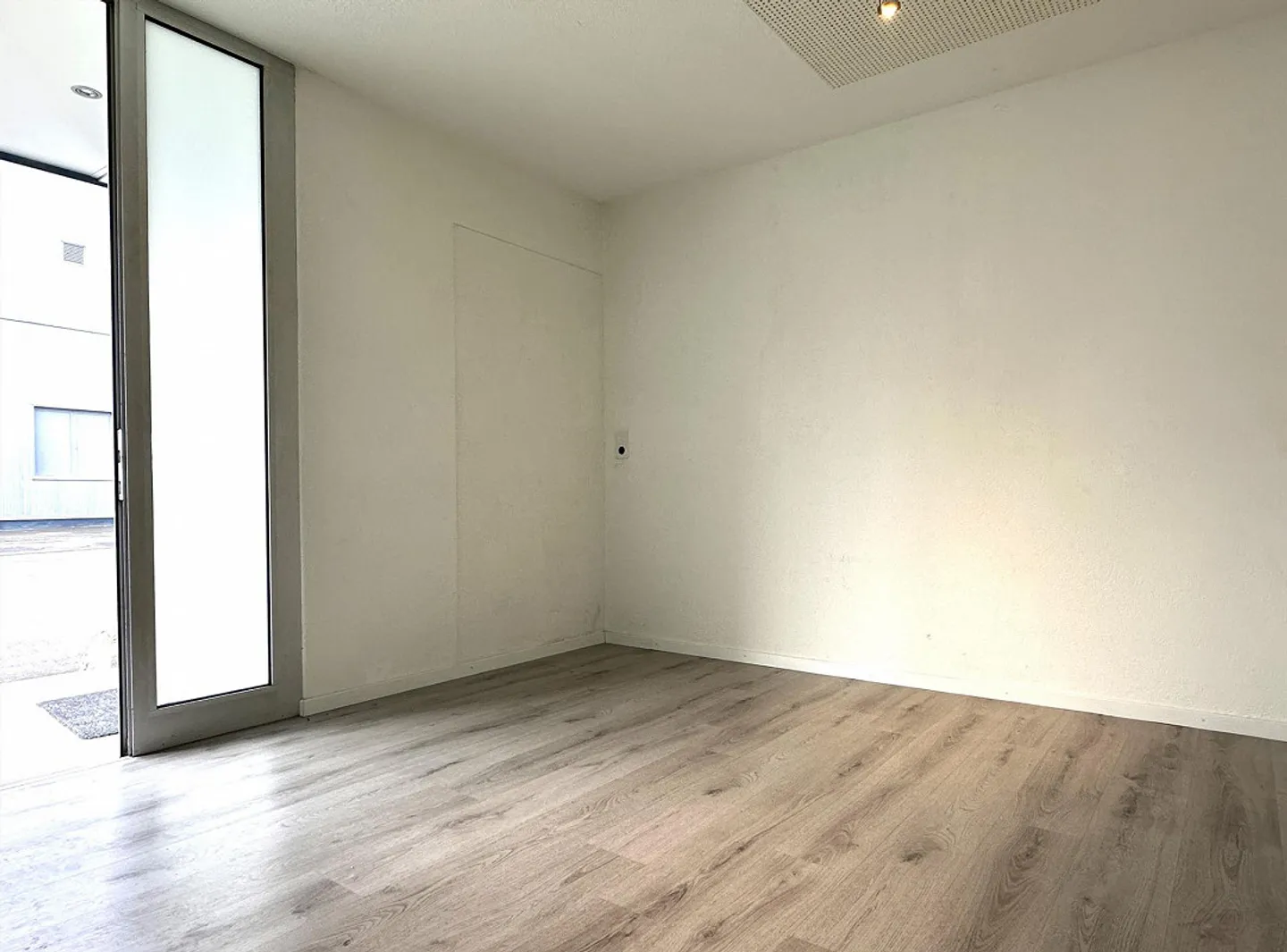 «Gewerbefläche an guter Lage - Ideal für Atelier, Büro, oder Praxis» - Foto 2 von 12