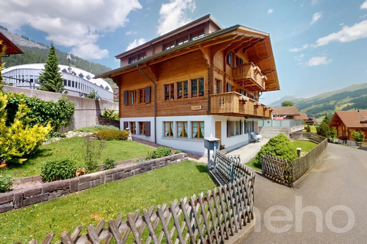 Chalet esclusivo gioiello con panorama montano in posizione centrale - Foto 3 di 13
