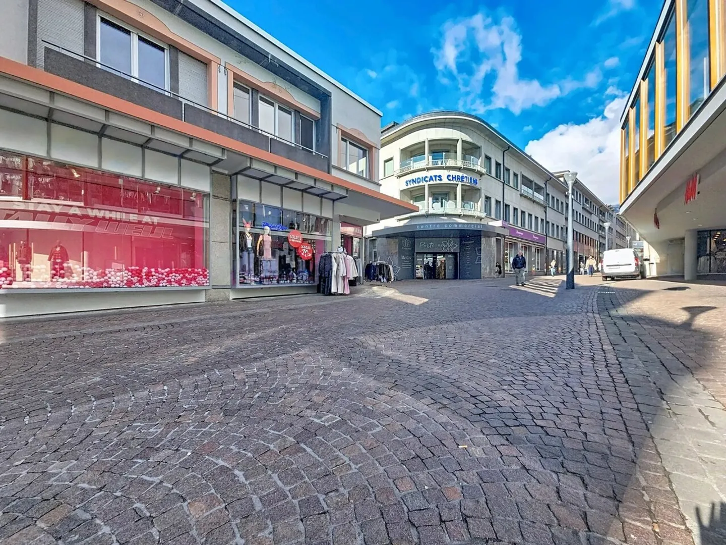 Außergewöhnlicher Geschäftsort im Herzen von Sion - maximale Sichtbarkeit - Foto 2 von 4