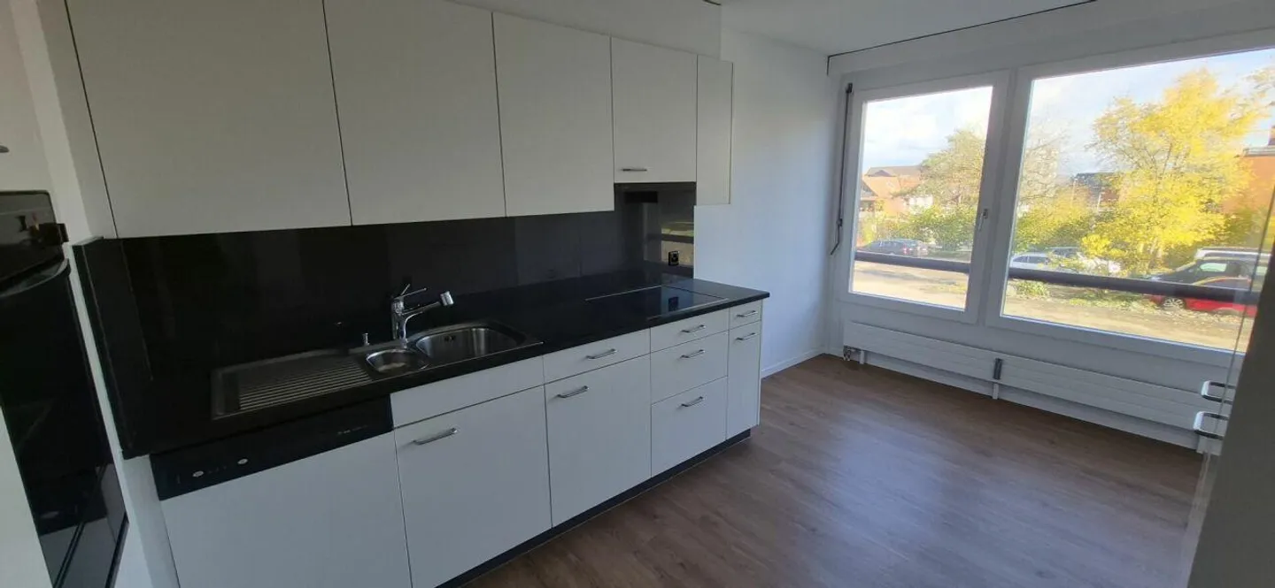 Spacious with Lake View - Photo 4 of 9