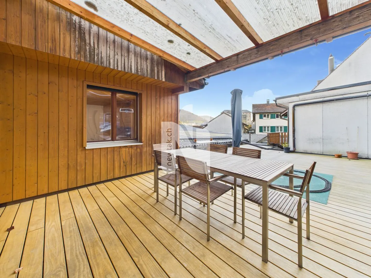 5.5-Room Maisonette in Prime Location with Communal Garden and Terrace - Photo 3 of 13