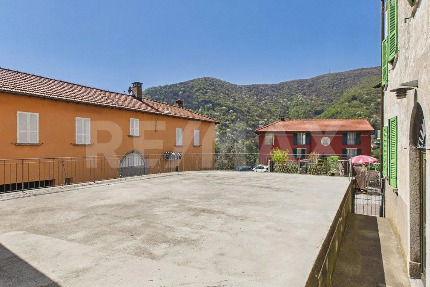 House to renovate in Caneggio: great investment opportunity - Photo 2 of 13