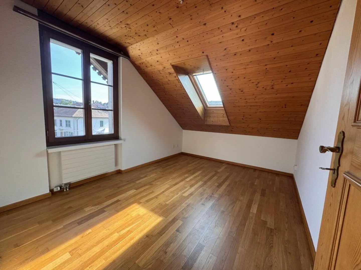 Bright and Cozy Attic Apartment with Charm - Photo 4 of 8