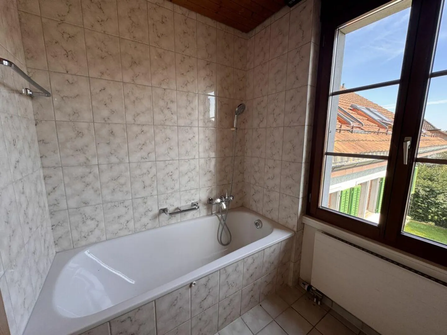 Bright and Cozy Attic Apartment with Charm - Photo 7 of 8