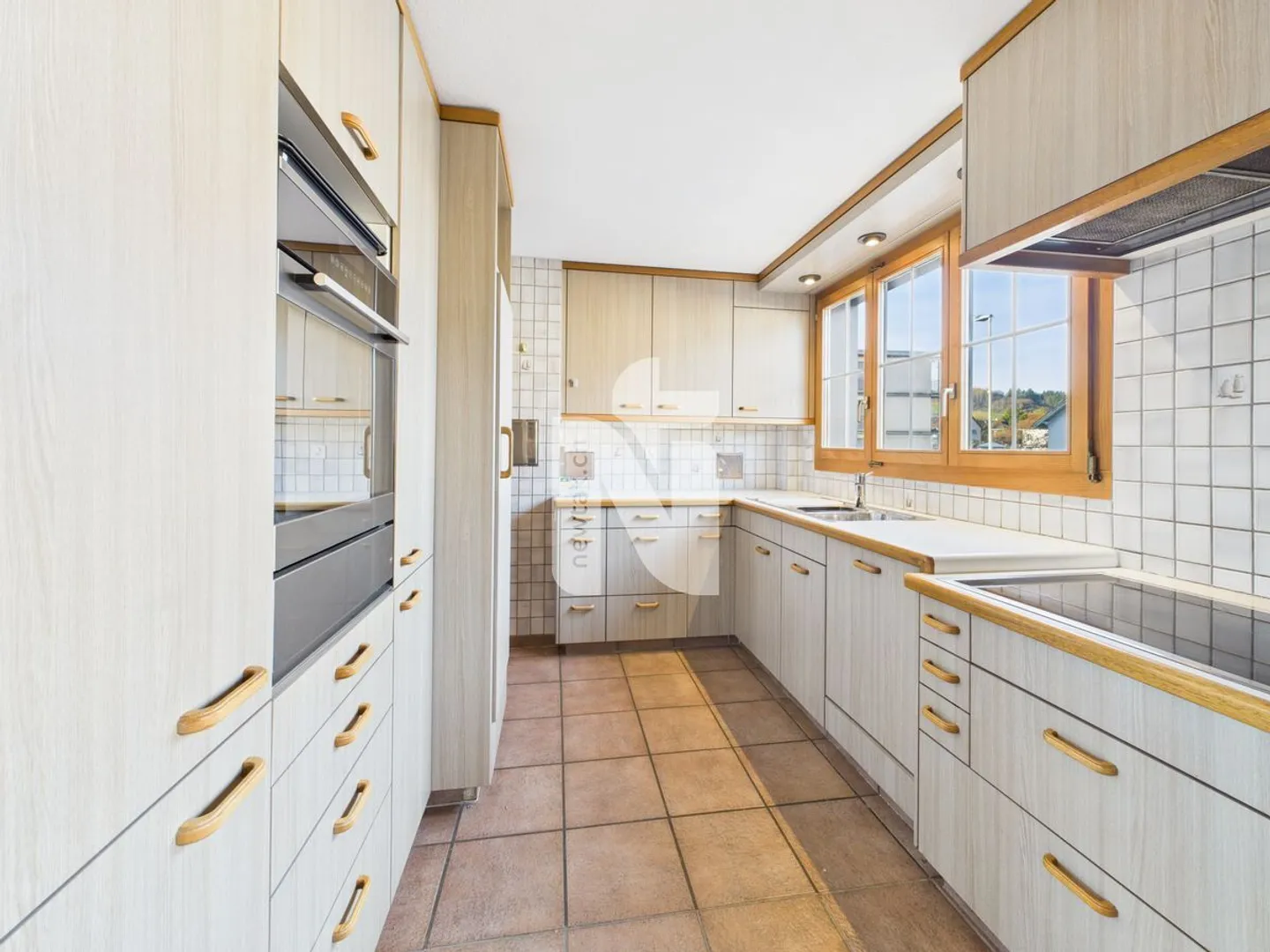 5.5-Room Maisonette in Prime Location with Communal Garden and Terrace - Photo 5 of 13