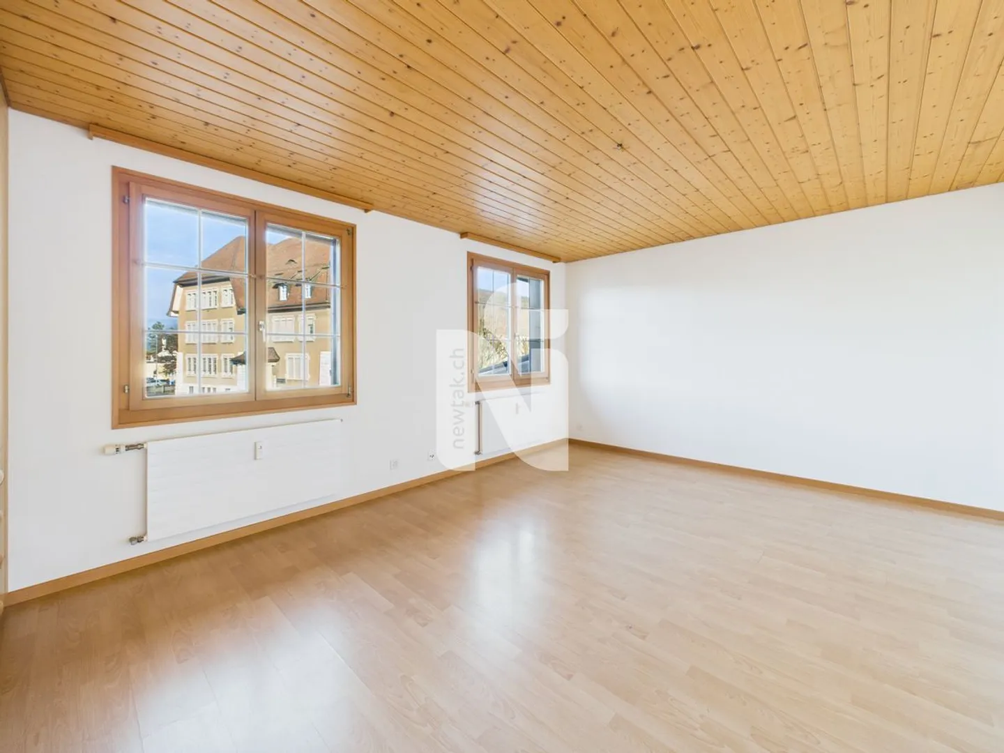 5.5-Room Maisonette in Prime Location with Communal Garden and Terrace - Photo 7 of 13