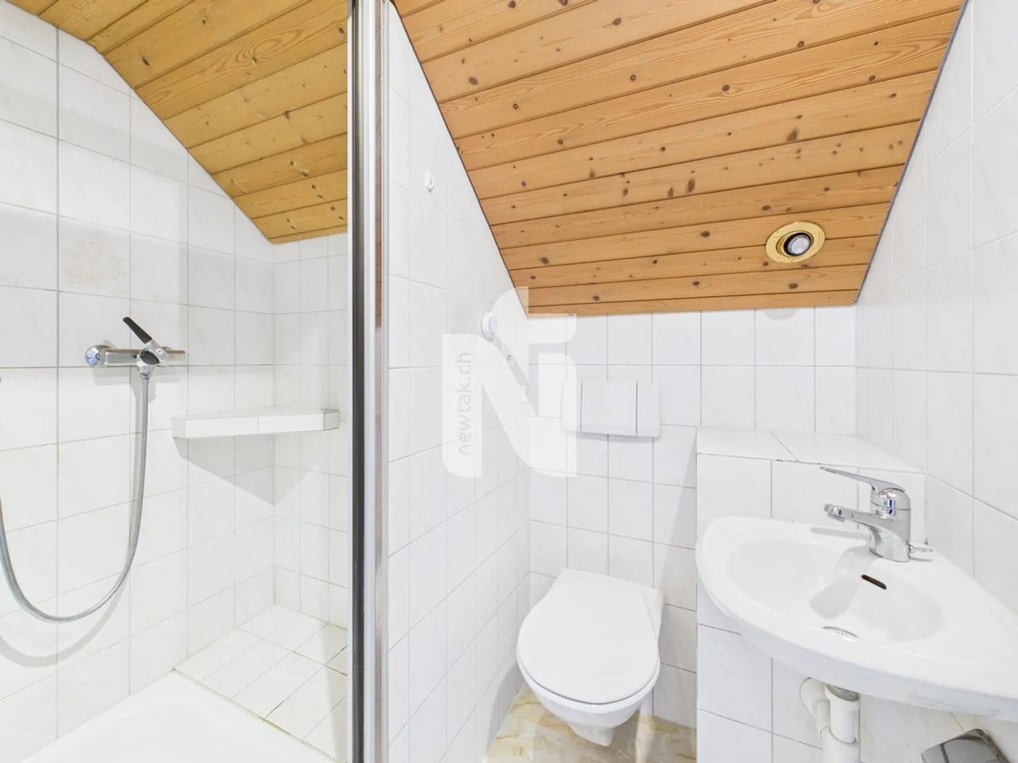 5.5-Room Maisonette in Prime Location with Communal Garden and Terrace - Photo 10 of 13