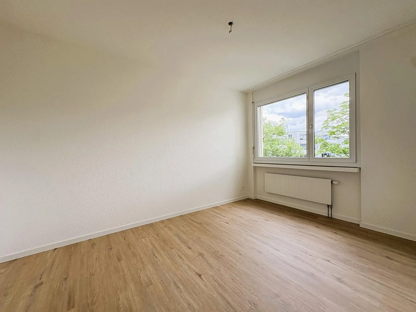Appartement spacieux, fraîchement rénové de 4 pièces à louer ! - Photo 4 sur 9