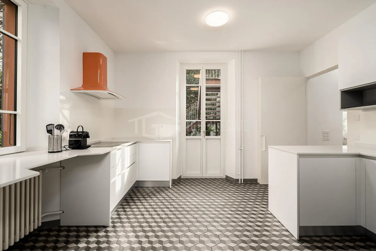 Welcoming 2.5 Rooms with Large Terrace and Garden - Photo 7 of 13