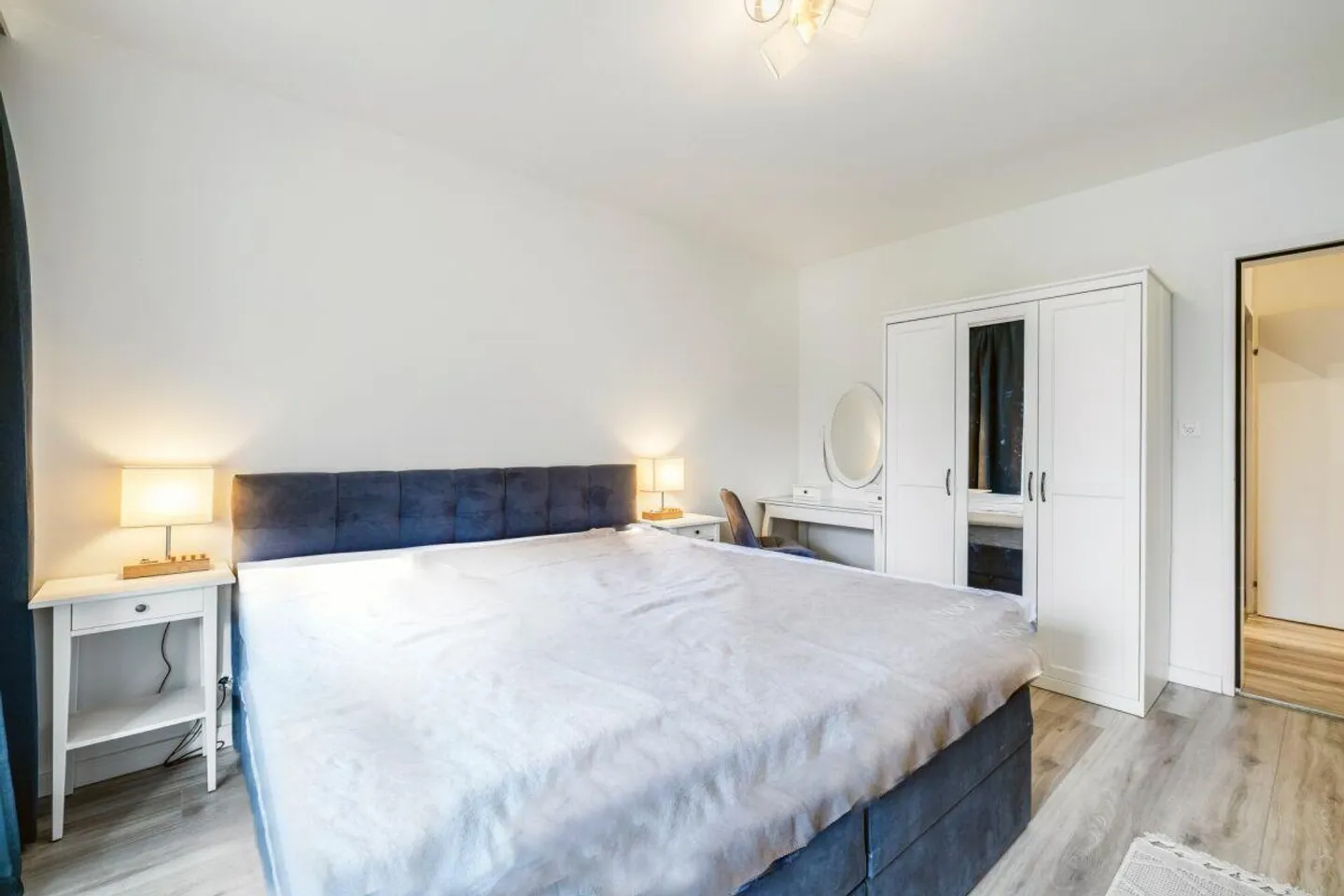 Moderne 2.5-Zimmer Eigentumswohnung mit grossem Balkon und Parkplätzen - im Baurecht - Foto 8 von 12