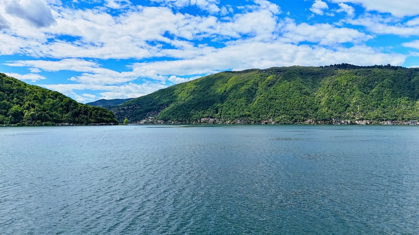 Villa sul lago con darsena privata - Foto 6 di 10